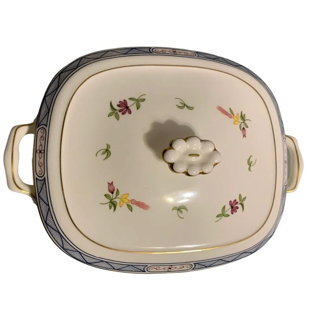 WEDGWOOD Montcalm Covered Vegetable Dish/ Tureen England - Picture 3 of 8